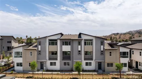 1142 Santo Antonio Dr, Colton, CA 92324