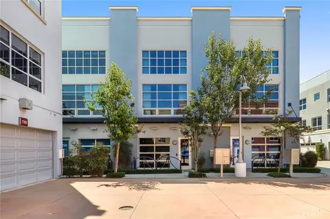 718 N Santiago St, Santa Ana, CA 92701