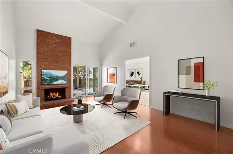 949 S Ridgecrest Cir, Anaheim, CA 92807