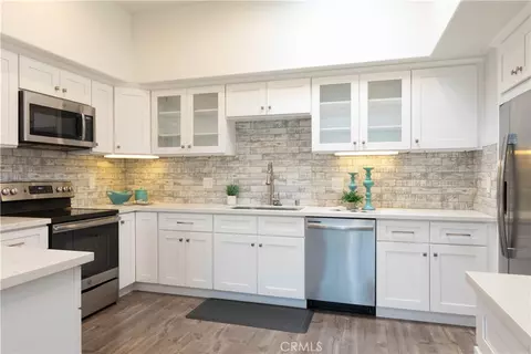 1221 Knollwood M4 47h, Seal Beach, CA 90740