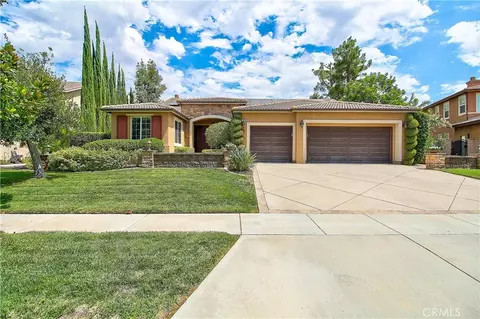 3743 Via Zumaya St, Corona, CA 92881