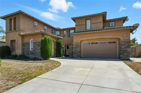 18338 Lakepointe Dr, Riverside, CA 92503