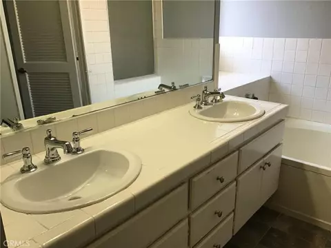 Bath - 763 Anthirium Ave, Perris, CA 92571 photo 2 of 2