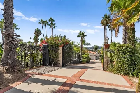 5059 E Crescent Dr, Anaheim, CA 92807