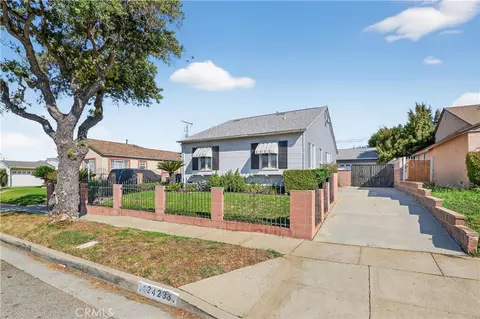 2423 W 118th St, Hawthorne, CA 90250