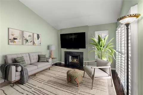 645 Chestnut Ave #318, Long Beach, CA 90802