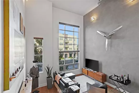 706 N Santiago St, Santa Ana, CA 92701