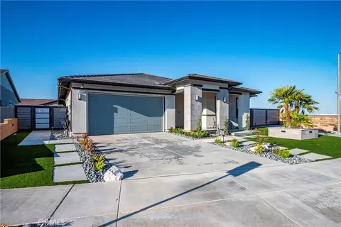 6211 Oldfield St, Lancaster, CA 93536