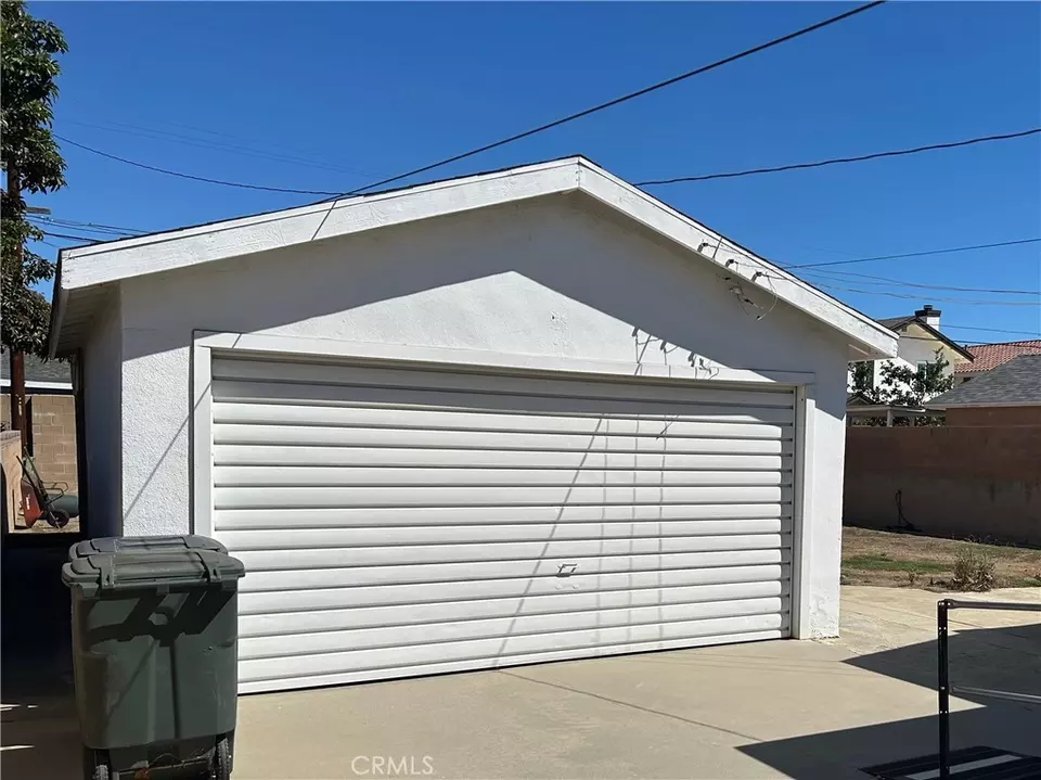 Exterior - 6054 Whitewood Ave, Lakewood, CA 90712 photo 4 of 5