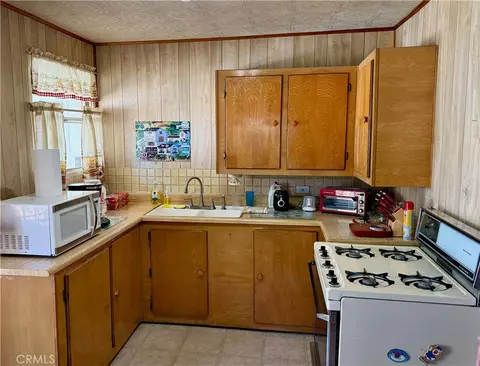 Kitchen - 6054 Whitewood Ave, Lakewood, CA 90712 photo 1 of 1