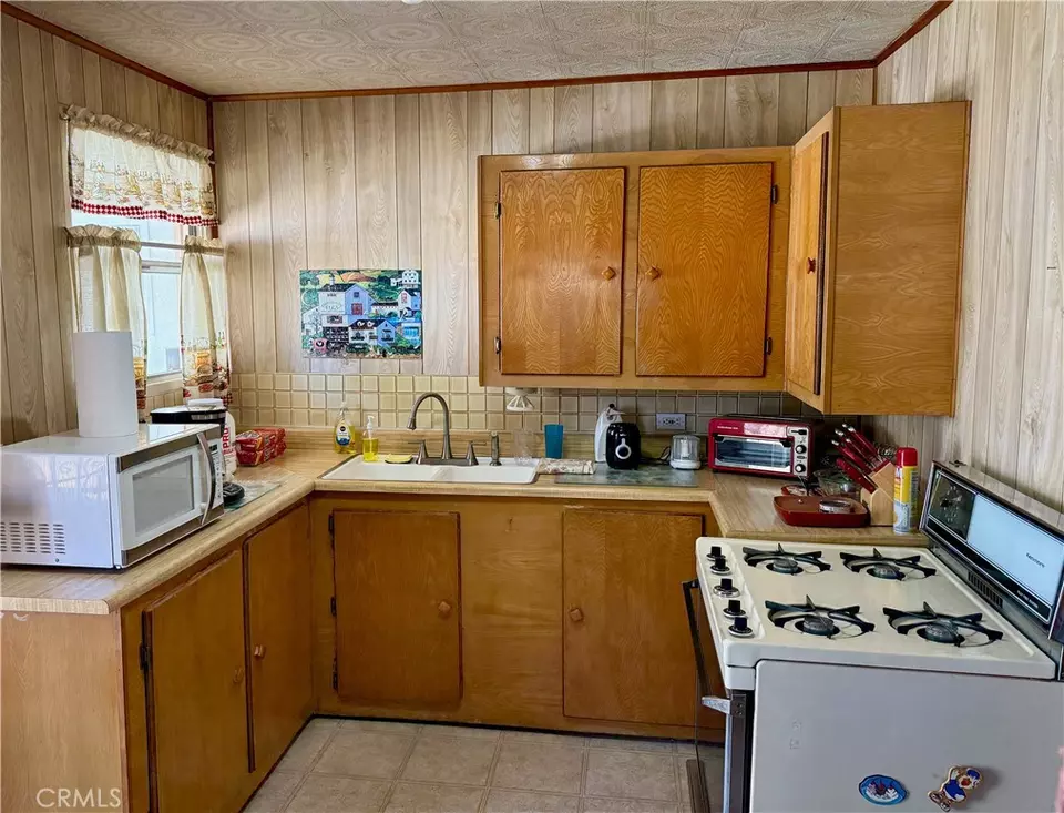 Kitchen - 6054 Whitewood Ave, Lakewood, CA 90712 photo 1 of 1