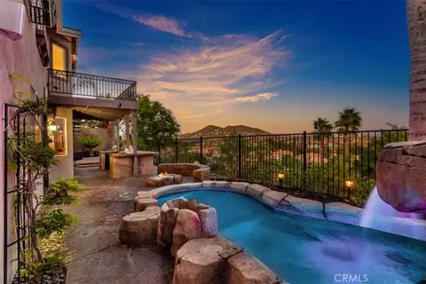 693 John Dr, Corona, CA 92879