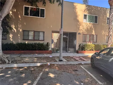 925 E Appleton St #4, Long Beach, CA 90802