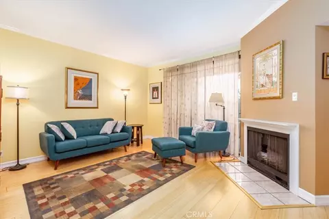 3913 N Virginia Rd #203, Long Beach, CA 90807