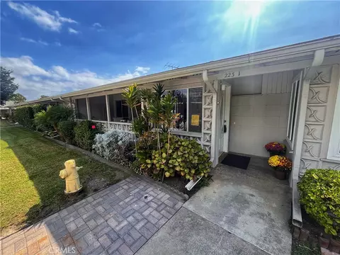 13081 Oak Hills Dr M9-223i, Seal Beach, CA 90740