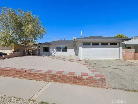 611 E Ovington, Lancaster, CA 93535