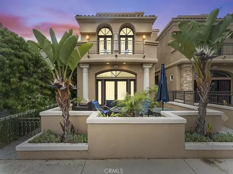 513 Pecan Ave, Huntington Beach, CA 92648