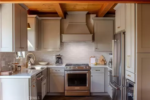 1007 White Mountain Dr, Big Bear City, CA 92314