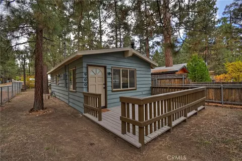 900 Robinhood Blvd, Big Bear City, CA 92314