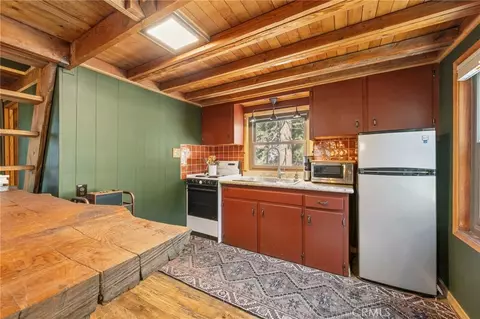 Kitchen - 34 Manker Flts, Mt Baldy, CA 91759 photo 2 of 2