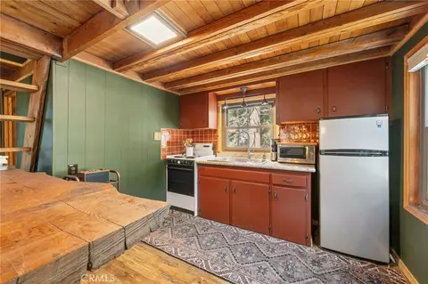 Kitchen - 34 Manker Flts, Mt Baldy, CA 91759 photo 2 of 3