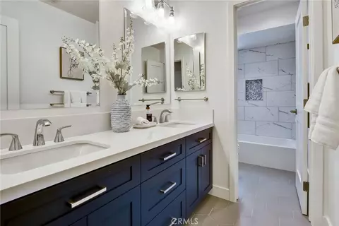 Bath - 5515 Thunderbird, La Jolla, CA 92037 photo 1 of 9