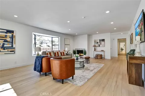 Living - 5515 Thunderbird, La Jolla, CA 92037 photo 2 of 3