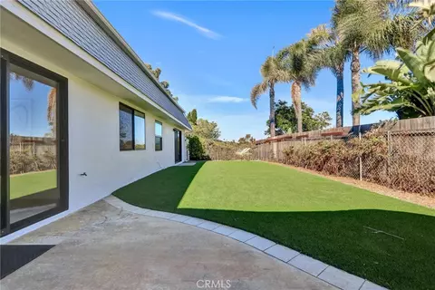 Exterior - 5515 Thunderbird, La Jolla, CA 92037 photo 6 of 9