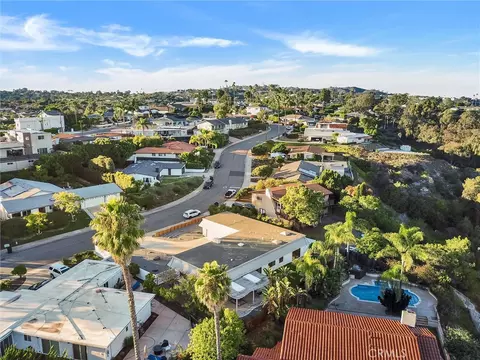 View/Area - 5515 Thunderbird, La Jolla, CA 92037 photo 8 of 8