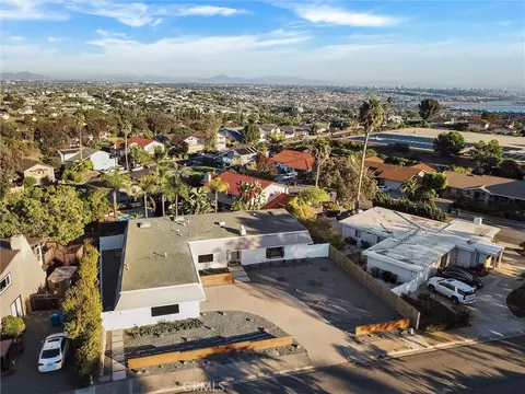 View/Area - 5515 Thunderbird, La Jolla, CA 92037 photo 2 of 8