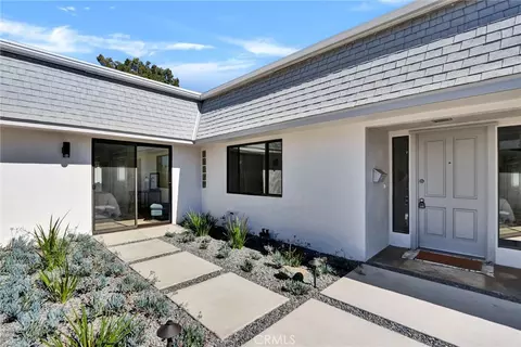 Exterior - 5515 Thunderbird, La Jolla, CA 92037 photo 4 of 9