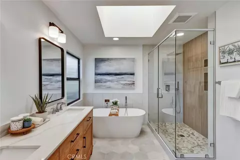 Bath - 5515 Thunderbird, La Jolla, CA 92037 photo 5 of 9