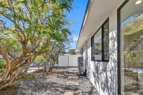 Exterior - 5515 Thunderbird, La Jolla, CA 92037 photo 5 of 9
