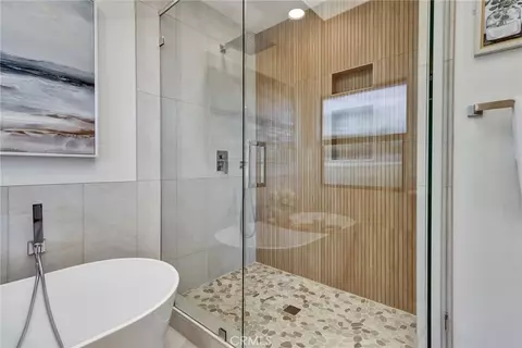 Bath - 5515 Thunderbird, La Jolla, CA 92037 photo 6 of 9