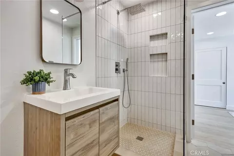 Bath - 5515 Thunderbird, La Jolla, CA 92037 photo 9 of 9