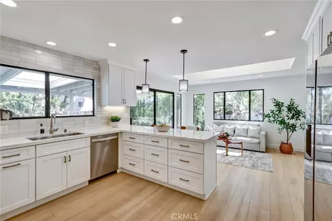 Kitchen - 5515 Thunderbird, La Jolla, CA 92037 photo 4 of 6