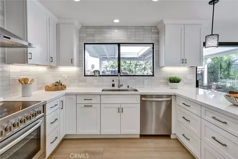 Kitchen - 5515 Thunderbird, La Jolla, CA 92037 photo 2 of 6