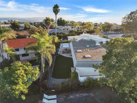 View/Area - 5515 Thunderbird, La Jolla, CA 92037 photo 7 of 8
