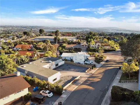 View/Area - 5515 Thunderbird, La Jolla, CA 92037 photo 3 of 8