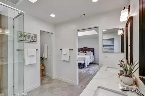 Bath - 5515 Thunderbird, La Jolla, CA 92037 photo 7 of 9