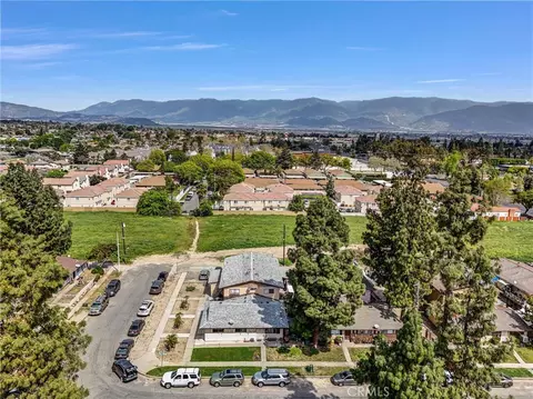 View/Area - 160 W Cascade, Rialto, CA 92376 photo 4 of 7