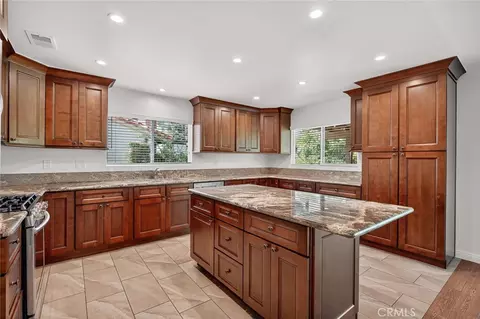 6633 E Paseo Del Norte, Anaheim, CA 92807