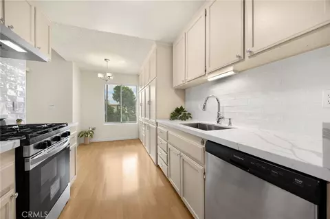 700 W La Veta #I-8, Orange, CA 92868