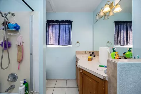 Bath - 18629 Orange, Hesperia, CA 92345 photo 1 of 1