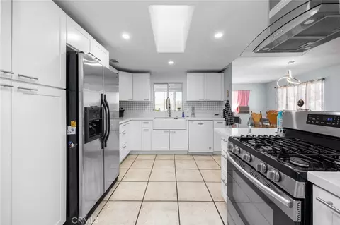 Kitchen - 18629 Orange, Hesperia, CA 92345 photo 3 of 4