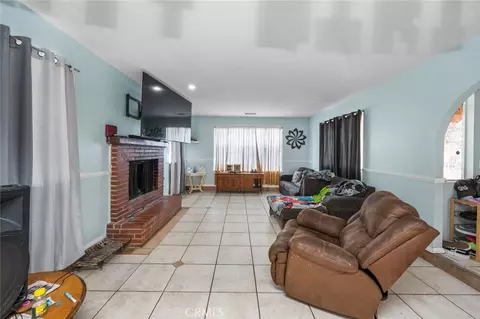 Living - 18629 Orange, Hesperia, CA 92345 photo 2 of 3