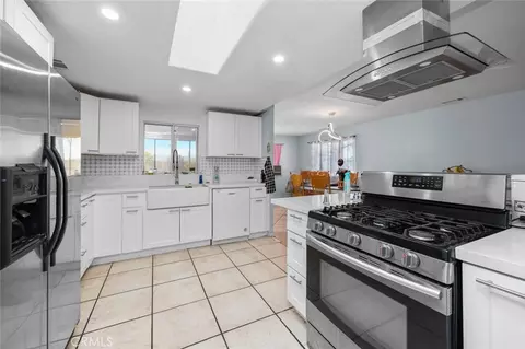 Kitchen - 18629 Orange, Hesperia, CA 92345 photo 4 of 4
