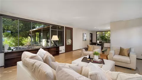 1895 N Arroyo, Pasadena, CA 91103