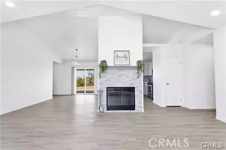 8951 Grapefruit Ave, Hesperia, CA 92345