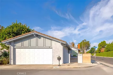 11253 Gardiners Ct, Cypress, CA 90630